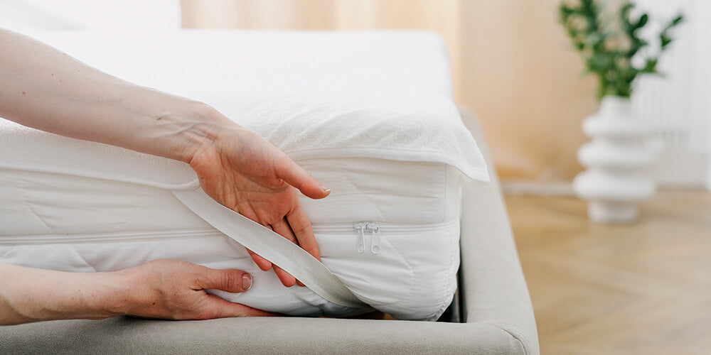 Comment nettoyer un surmatelas sans housse ?